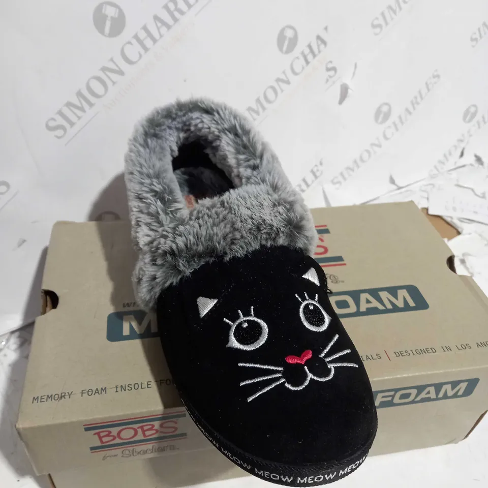 BOXED SKECHERS TOO COZY SLIPPERS IN BLACK SIZE 5.5