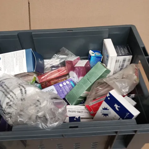 TOTE OF APPROXIMATELY 10 ASSORTED ITEMS INCLUDING MILL STREPS OPEP DEVICE, HEALGEN RAPID COVID 19 ANTIGEN SELF-TEST AND ALL TRUSTSPF 50