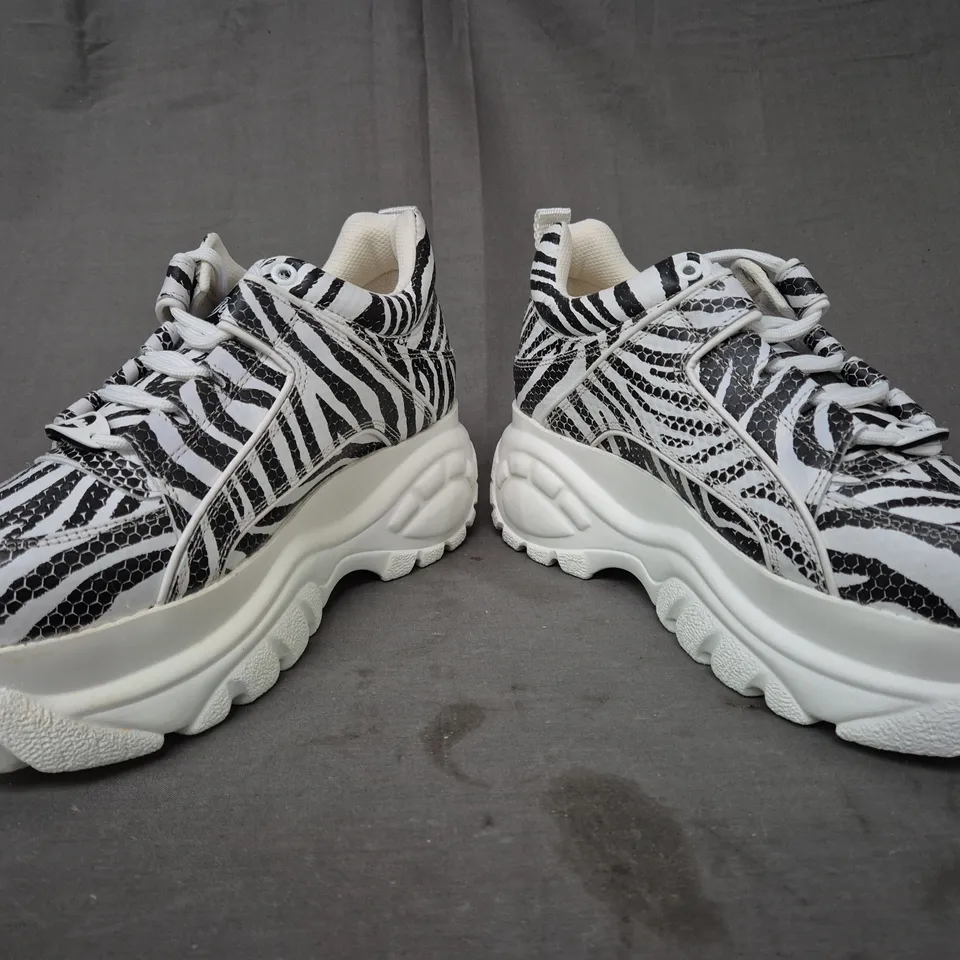 BRAND NEW BOXED PAIR OF BUFFALO LONDON CHUNKY PLATFORM SHOES IN BLACK/WHITE ZEBRA STRIPE PATTERN UK SIZE 5.5