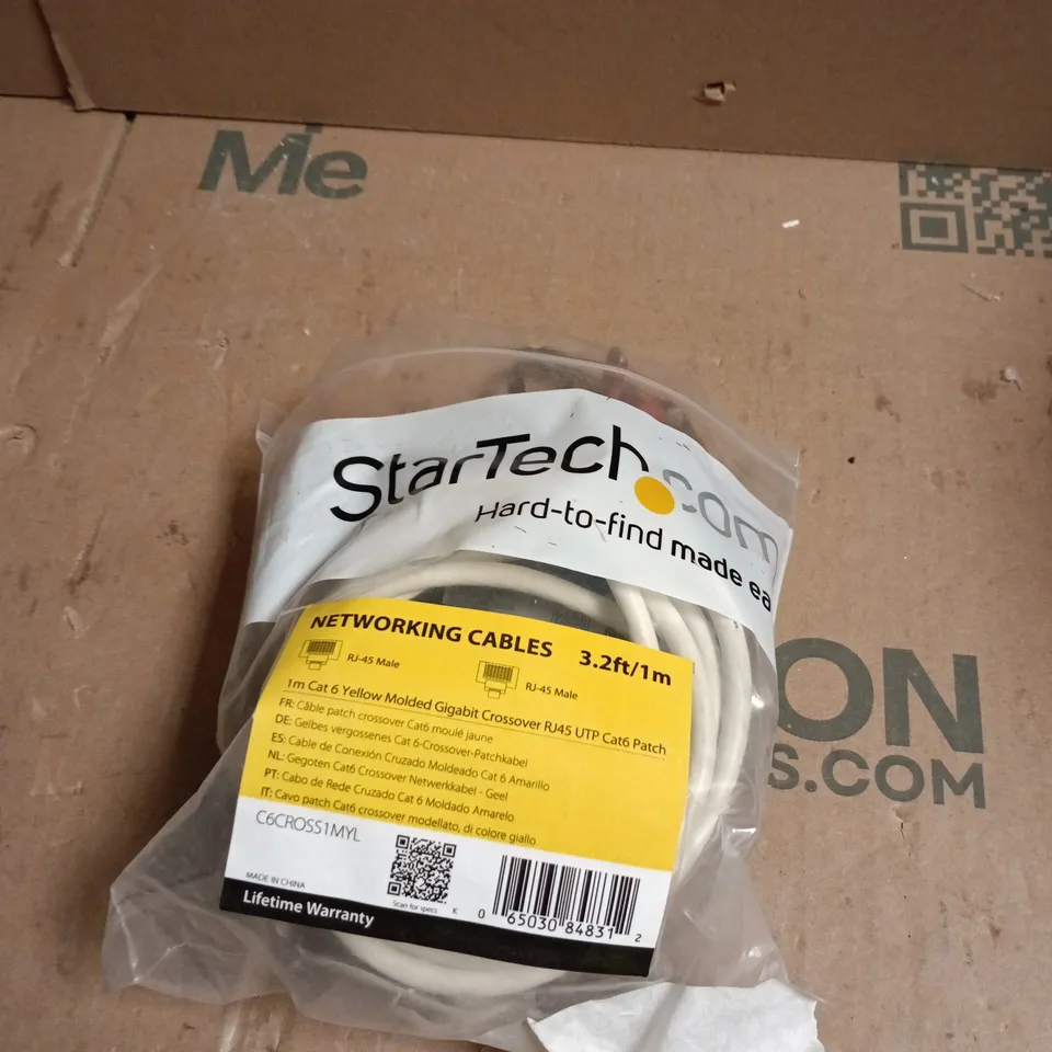 BOX OF APPROXIMATELY 6 ASSORTED ITEMS INCLUDING NETGEAR ROUTER AND NETWORKING CABLES 