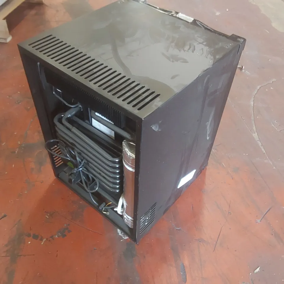 BLIZZARD BMB40 40L SINGLE SOLID DOOR MINI BAR FRIDGE