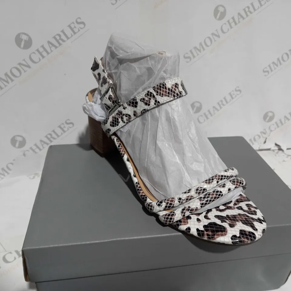 VIONIC SIZE 9 PAP PAUL SANDAL WHITE 