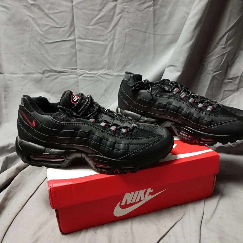 NIKE AIR MAX 95 TT - BLACK/RED MEN'S TRAINERS – UK SIZE 8