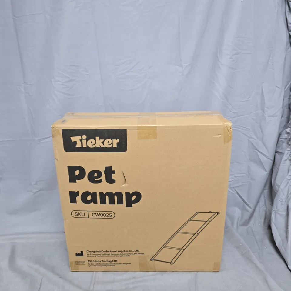 PET RAMP – CW0025