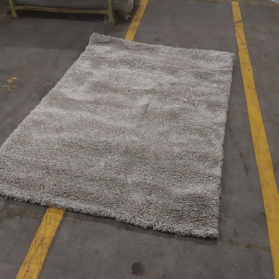 QUALITY DESIGNER FLUFFY RUG - APPROXIMATELY 200 x 145cm