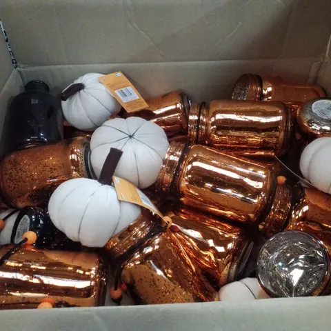 PALLET CONTAINING ASSORTED BRAND NEW HALLOWEEN PRODUCTS INCLUDING PLUSH PUMPKINS, DECORATIVE JARS, CERAMIC PUMPKINS & MACHE PUMPKINS