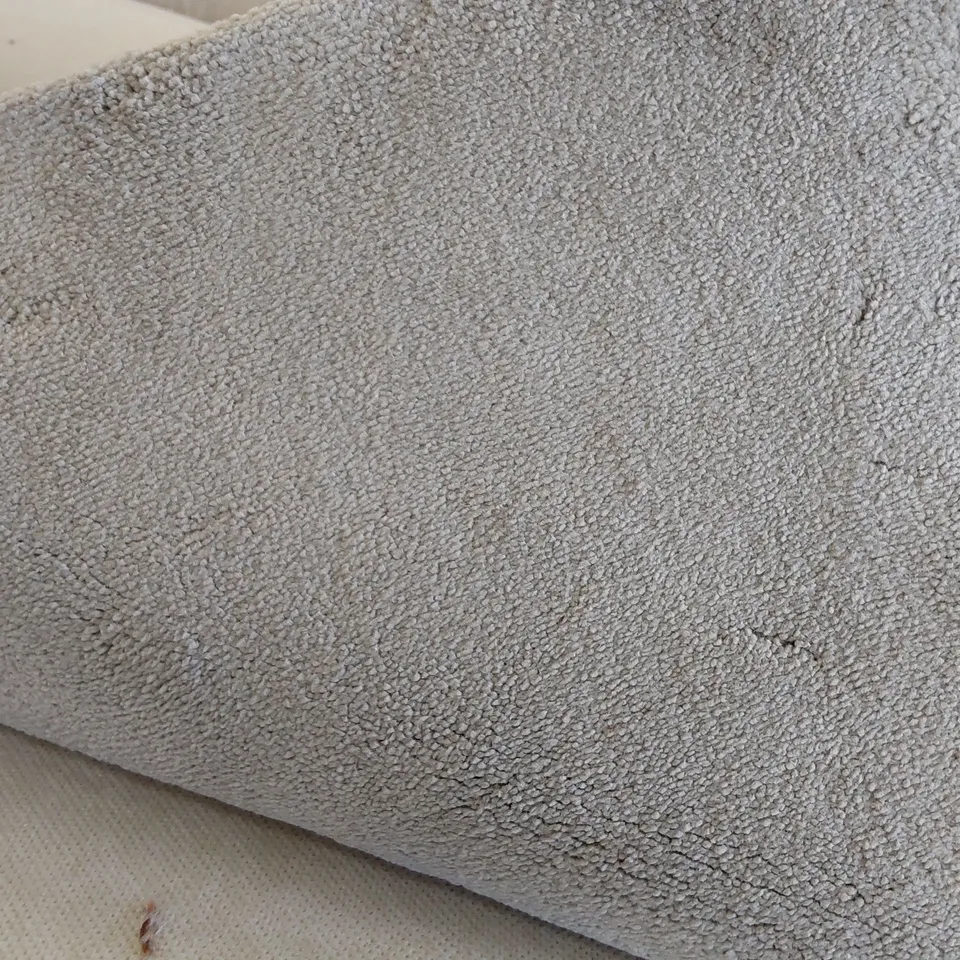 ROLL OF QUALITY LUXURIA VELVET MISTY CARPET APPROXIMATELY 4M × 4.3M