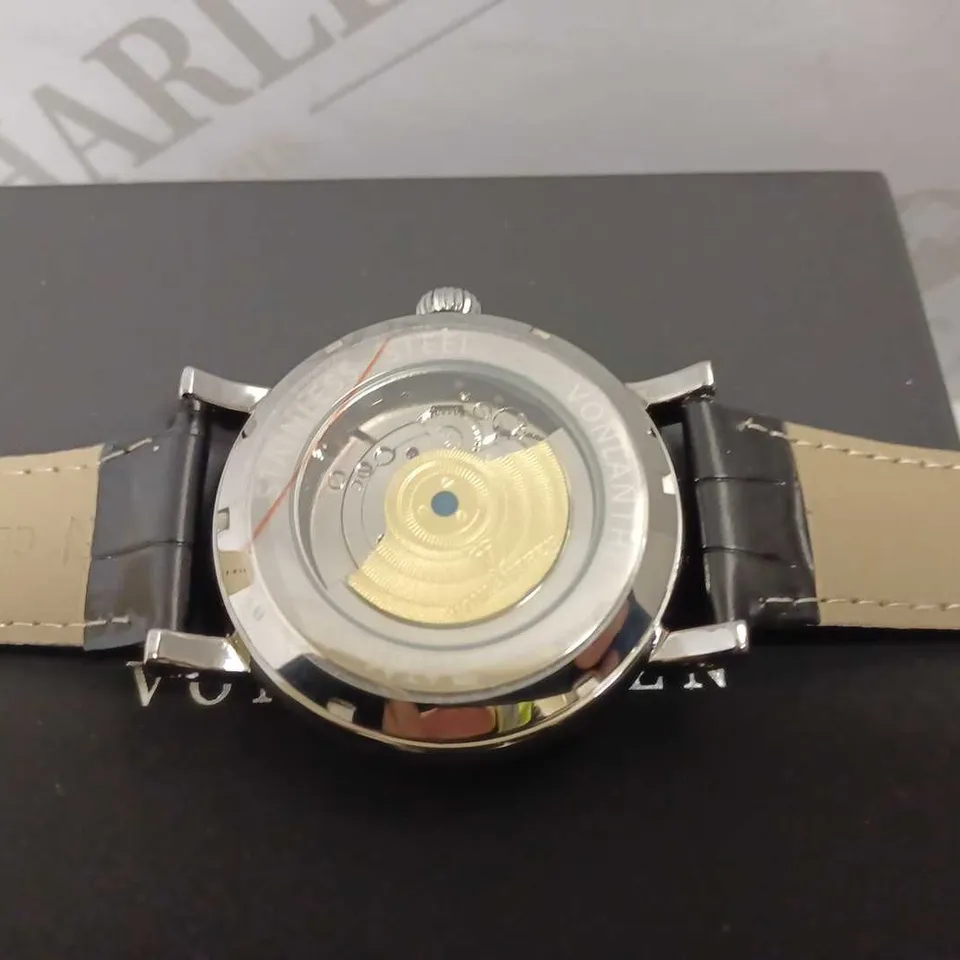 MENS VONLANTHEN AUTOMATIC WATCH – DATE YEAR SUB DIAL COMPLICATIONS – OPEN HEART MOVEMENT – GLASS EXHIBITION BACKCASE – BLACK LEATHER STRAP 