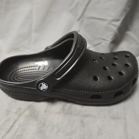 CROCS CLASSIC BLACK CLOGS β UK 6-7 (UNISEX)