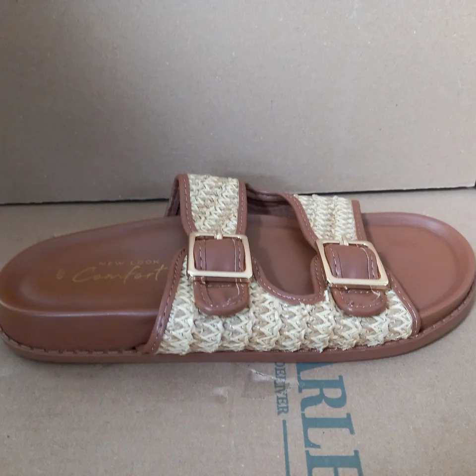 RAFFIA CHUNKY  BUCKLE SANDALS - SIZE 4