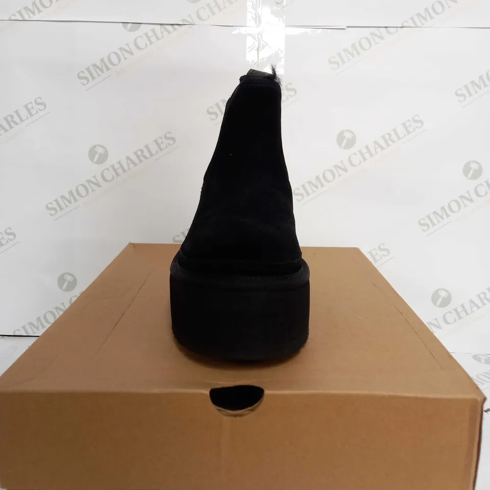 UGG W NEUMEL PLATFORM CHELSEA - UK 4 