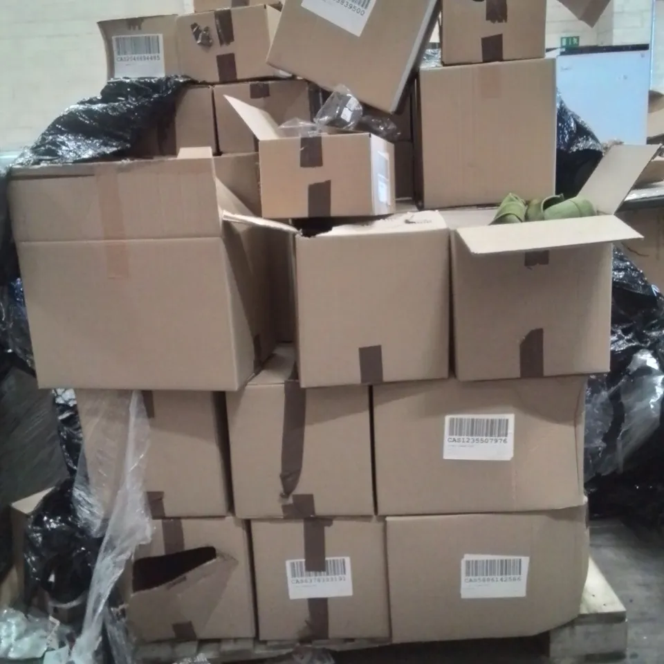 PALLET OF ASSORTED CLOTHING ITEMS TO INCLUDE;BARRUS LONDON BLAZER,BARRUS LONDON CROWN,BARRUS LONDON DRESS