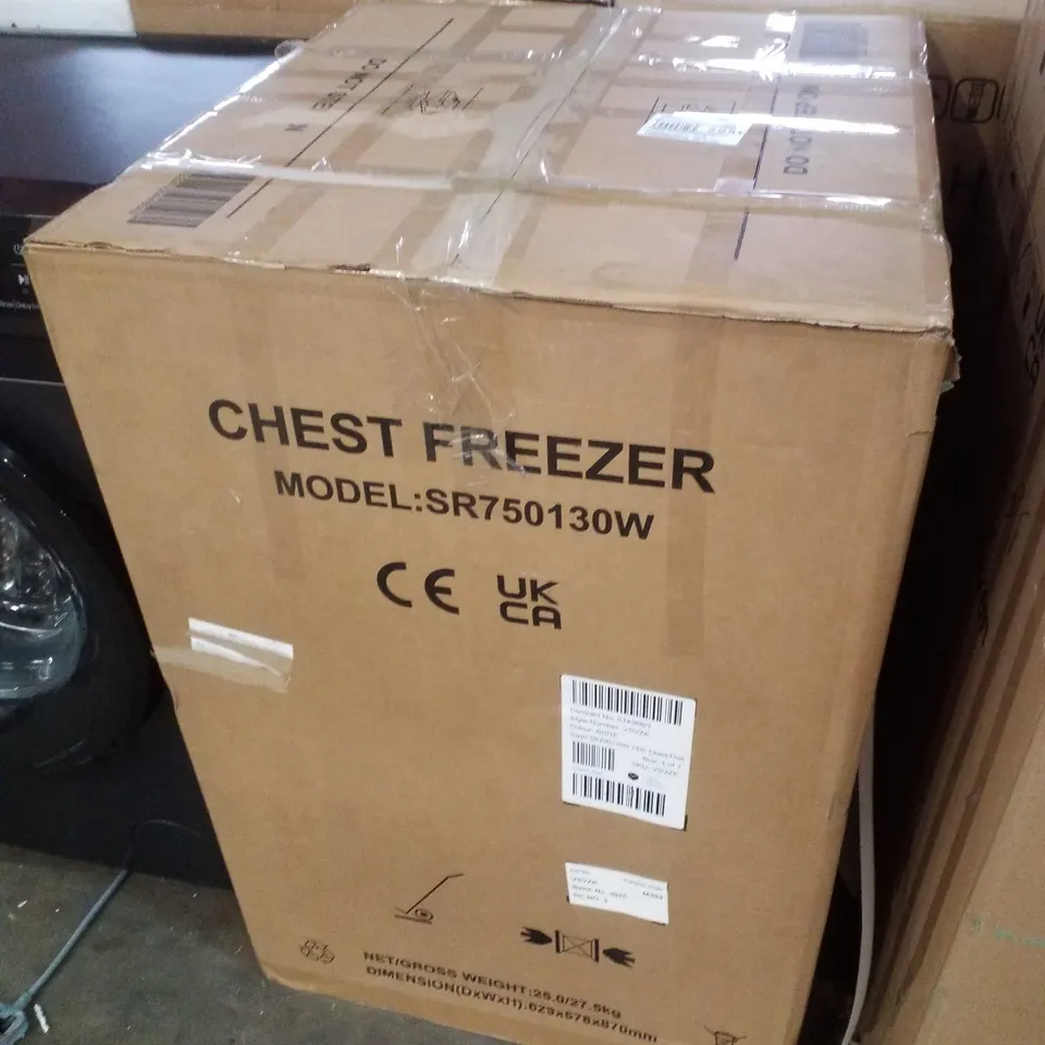 BOXED SWAN SR750130W 143L CHEST FREEZER - WHITE