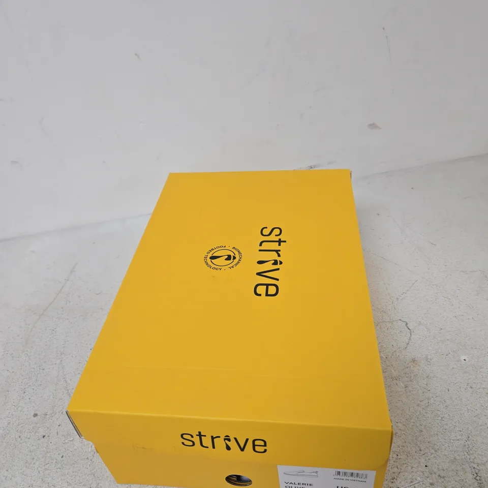 STÈVE VALERIE OLIVE SLIP-ON SHOES – UK 6 (US 8 / EUR 39)