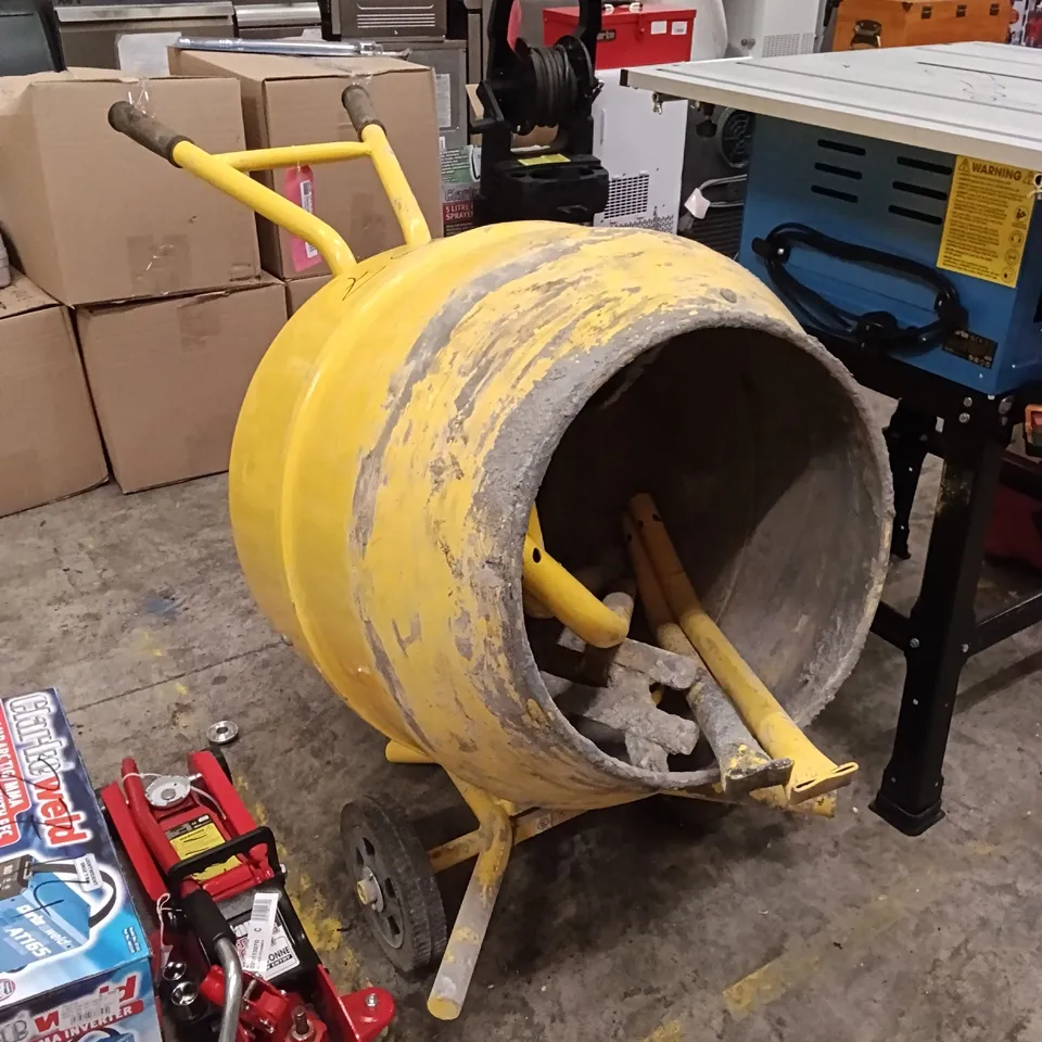 CLARKE CCM135 485W 135L CONCRETE MIXER WITH STAND (230V)