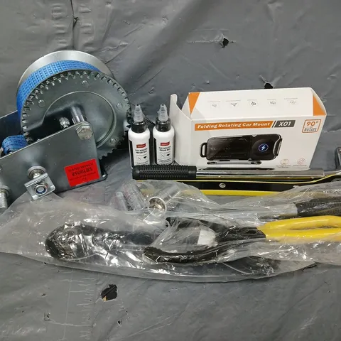 APPROXIMATELY 7 ASSORTED VEHICLE PARTS & ACCESSORIES TO INCLUDE HAND WINCH, CAR MOUNT, CAR SCRATCH REPAIR, ETC - COLLECTION ONLY
