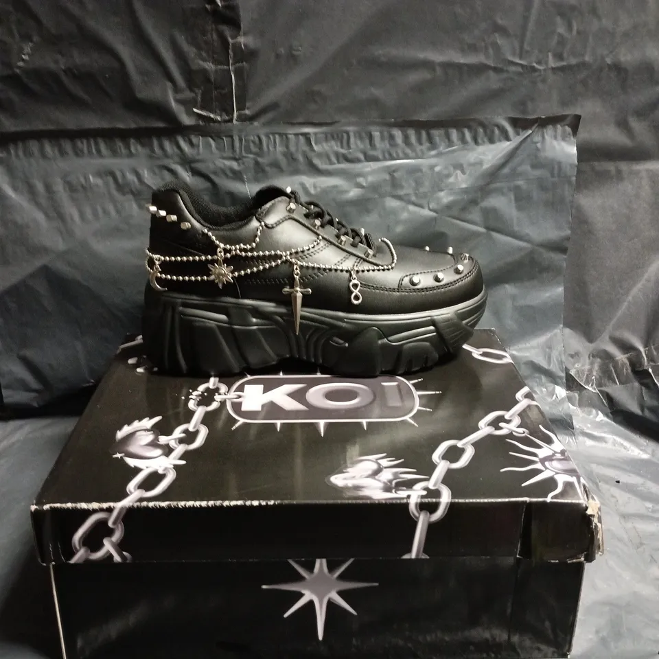KOI BLACK PLATFORM SHOES WITH CHAIN EMBELLISHMENTS SIZE 6