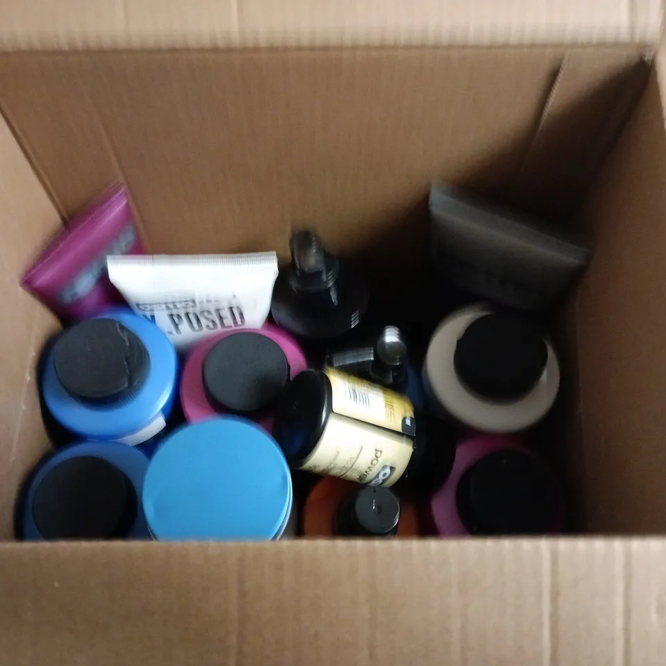 BOX OF APPROXIMATELY 18 OSMO HAIRCARE PRODUCTS TO INCLUDE NO YELLOW MASK, CLAY WAX AND BLINDING SHINE SERUM