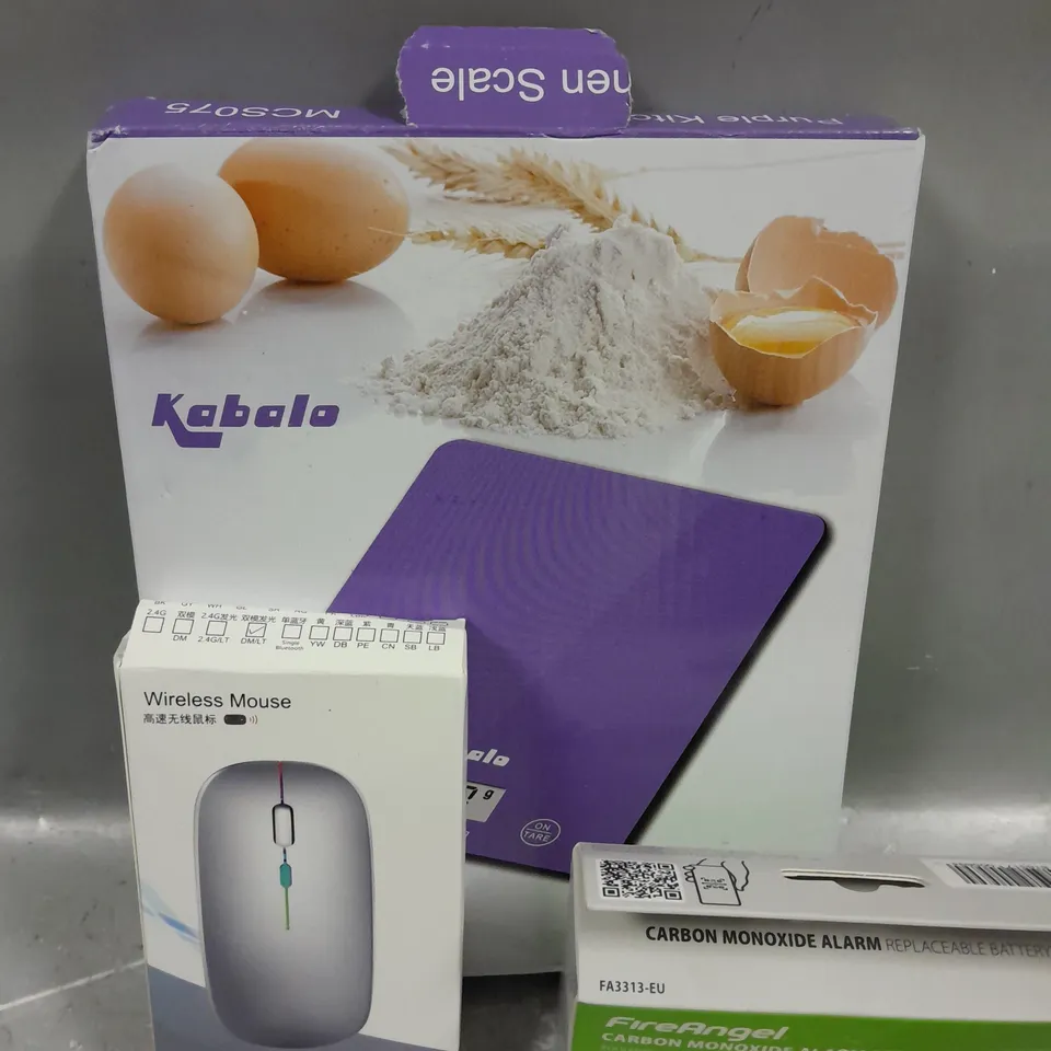 BOX OF ASSORTED ITEMS TO INCLUDE - SCALES - PC MOUSE - CARBON MONOXIDE ALARM 