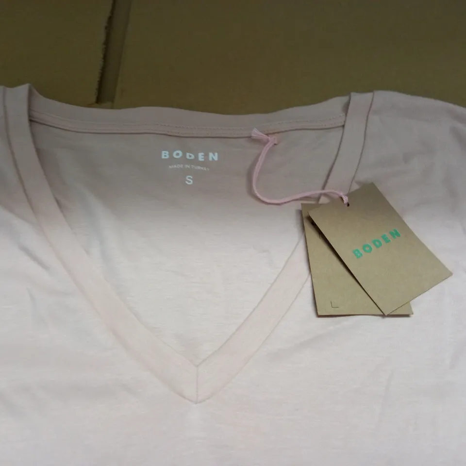 BODEN PALE PINK V-NECK T-SHIRT - S