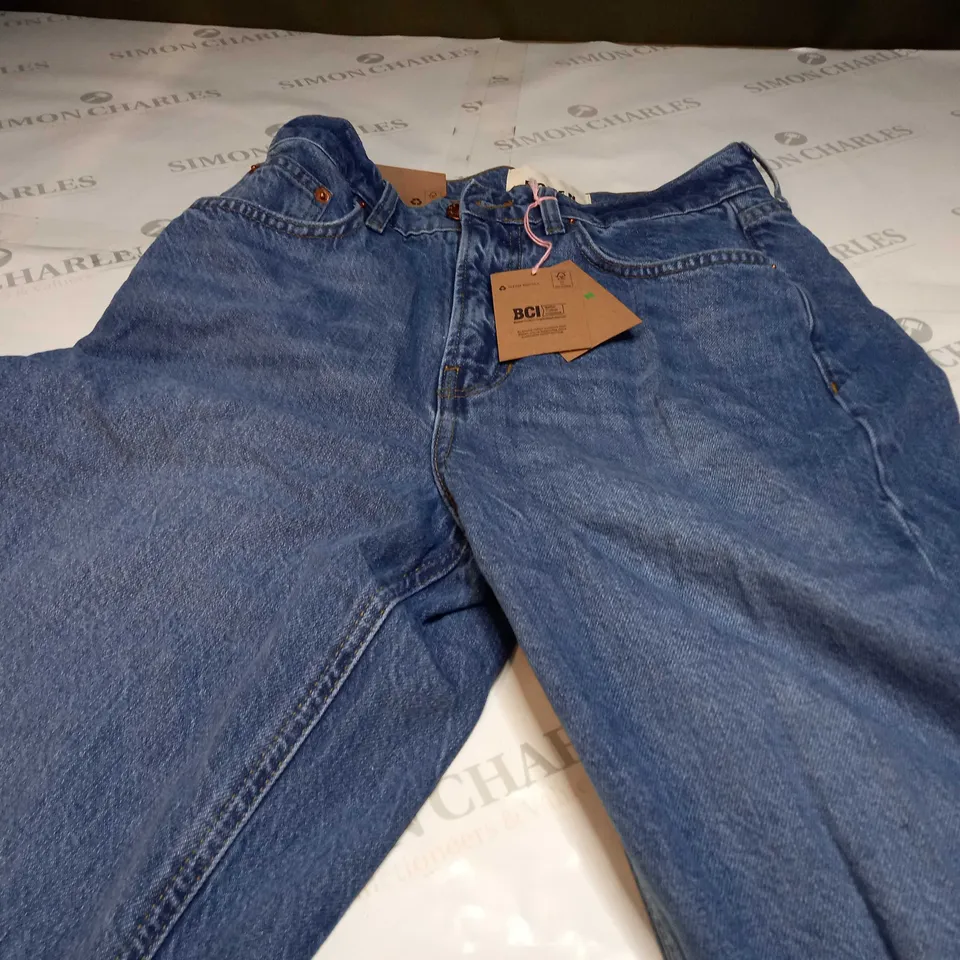 BODEN TAPERED LEG JEANS IN BLUE - W28 L32