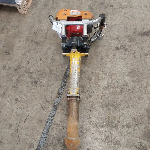 ROBEL 62.05 2 STROKE VERTICAL TAMPER - RAILWAY MAINTENANCE TOOL