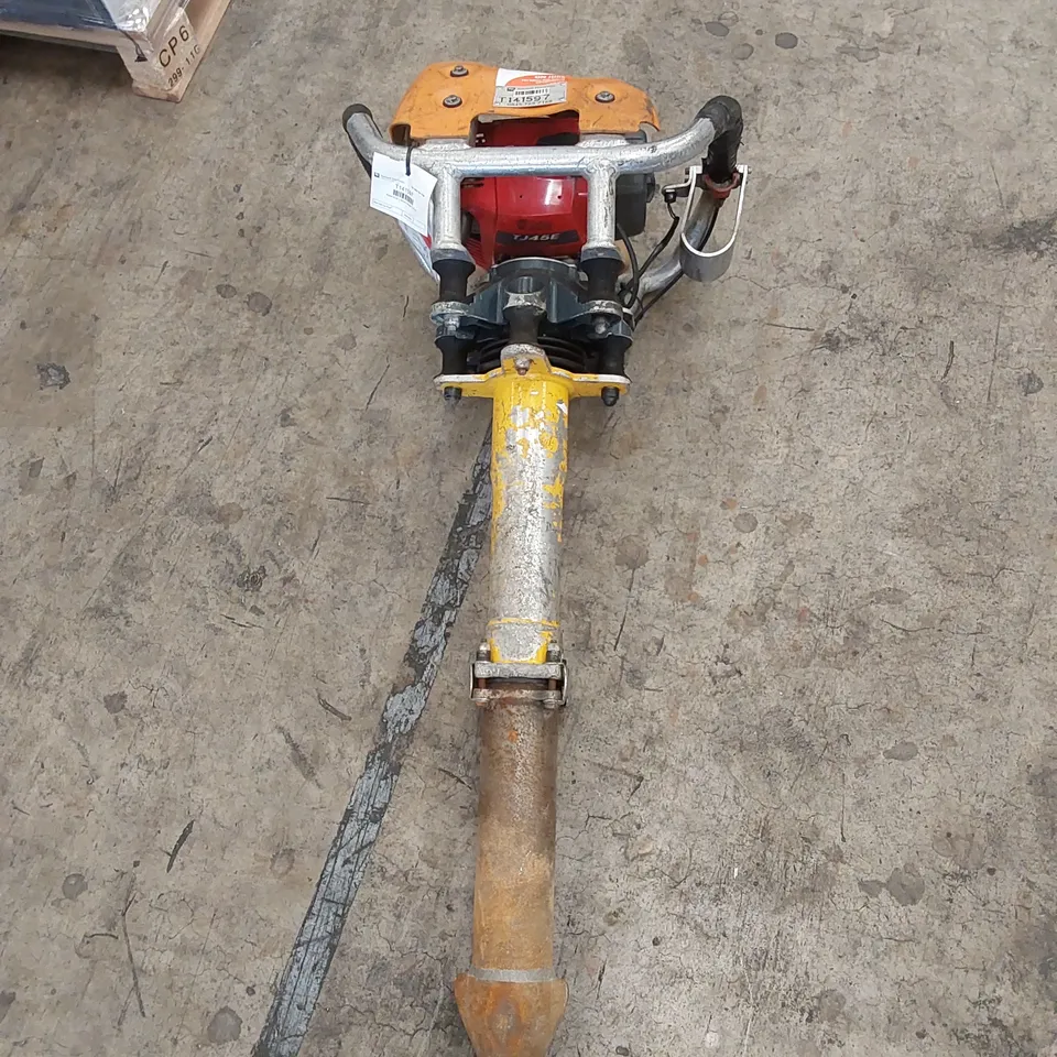 ROBEL 62.05 2 STROKE VERTICAL TAMPER - RAILWAY MAINTENANCE TOOL