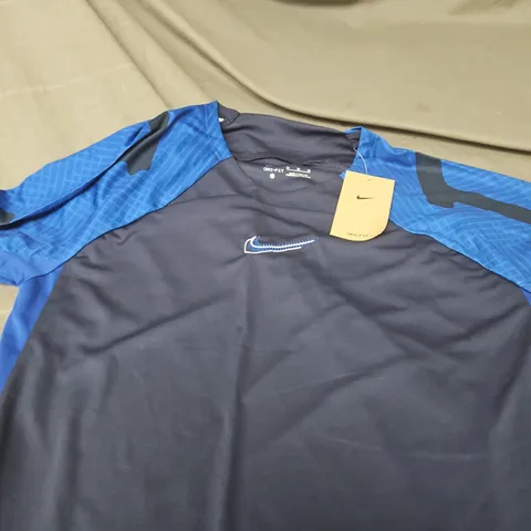 NIKE CD4230-496 MEN'S TRAINING TEE – NAVY WITH BLUE PANELS, SIZE M