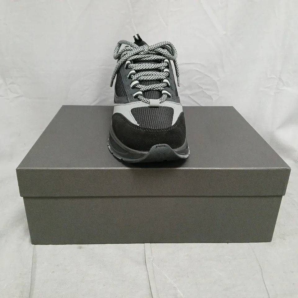 BOXED PAIR OF CLEENS ESSENTIAL RUNNER EVO TRAINERS IN RAVEN SIZE UK 8