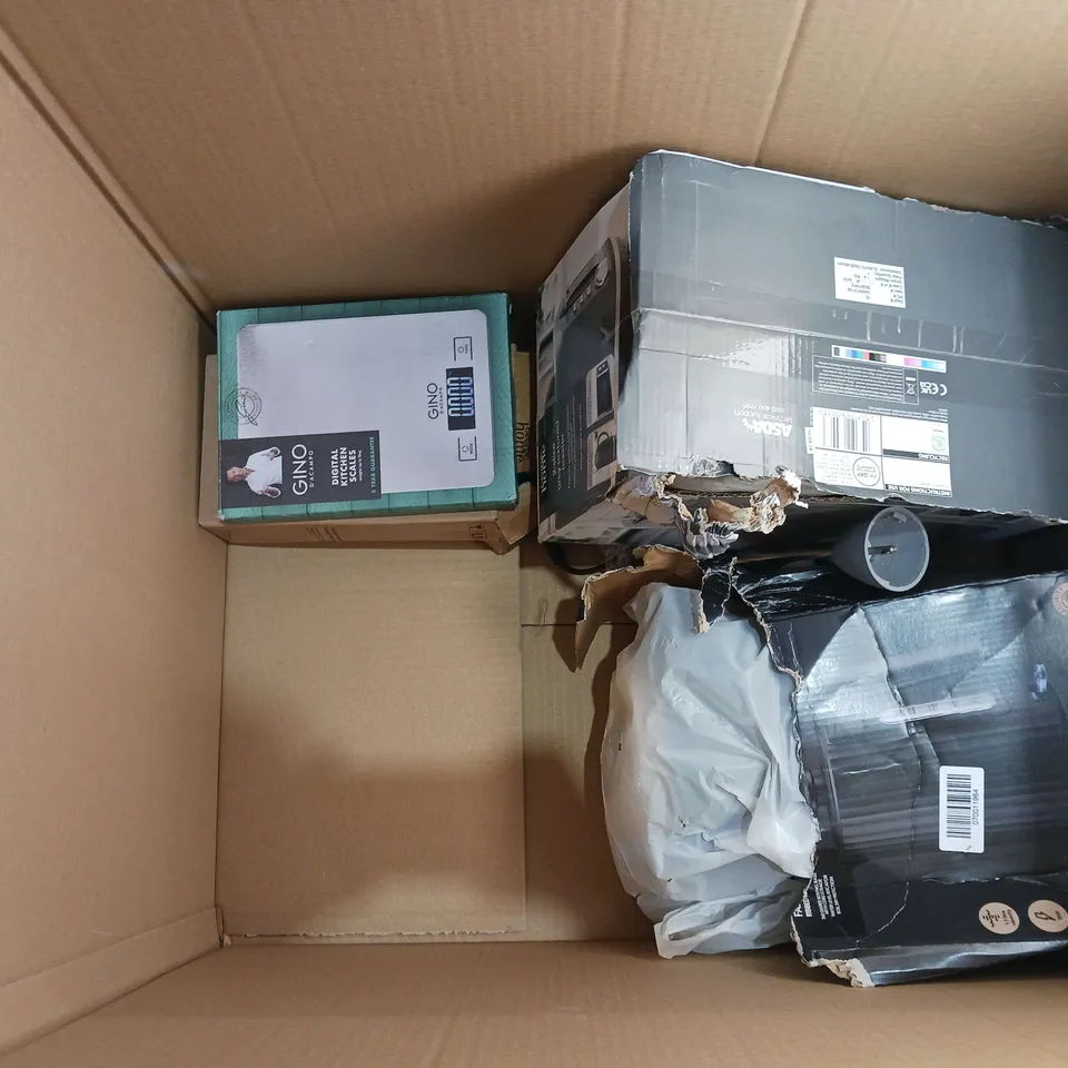 BOX OF APPROXIMATELY  ASSORTED HOME APPLIANCE ITEMS TO INCLUDE - KETTLE, SANDWICH TOASTER, AND BLENDERS ETC