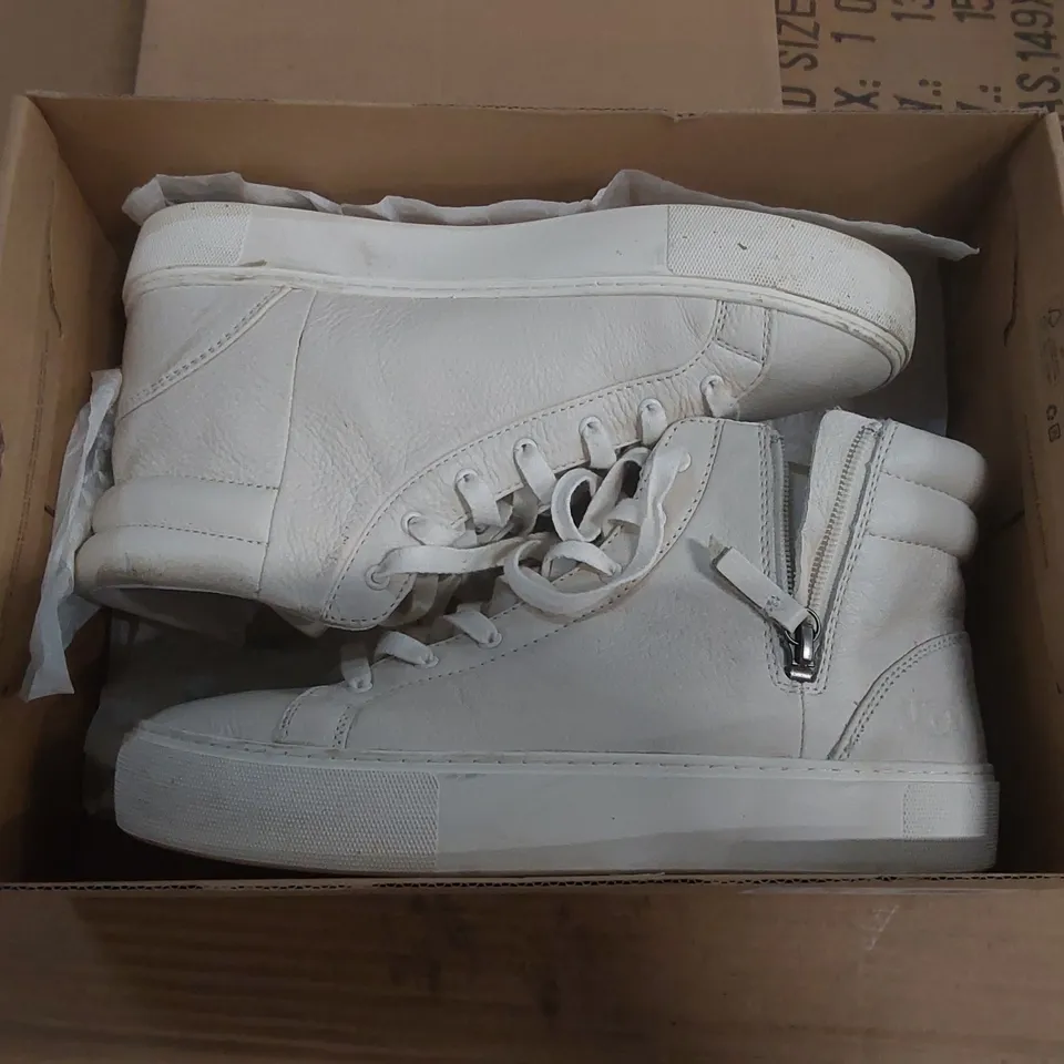 BOXED UGG OLLI WOMEN'S SHOES - SIZE 7