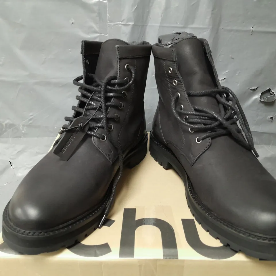 BOXED SCHUH GUS CHUNKY LEATHER LACE UP BOOT - BLACK - SIZE 9