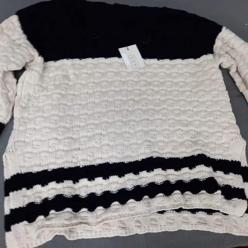 MASAI COPENHAGEN FAMOSI JUMPER IN BLACK/CREAM SIZE LARGE