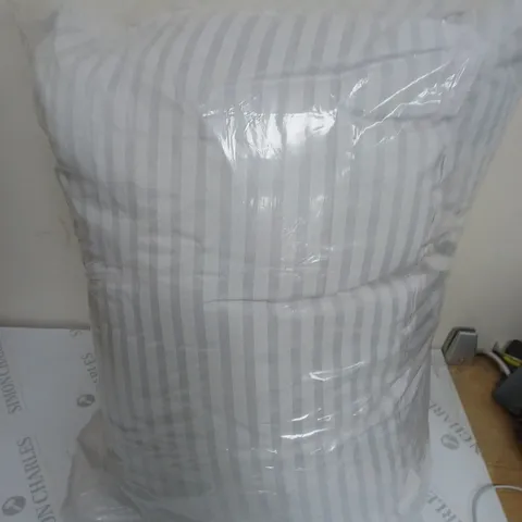 BAGGED 2 SETS OF CUSHIONS