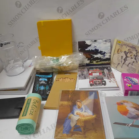 LOT OF ASSORTED HOUSEHOLD ITEMS TO INCLUDE CHRISTMAS CARDS, CDS AND COMPOSTABLE BAGS