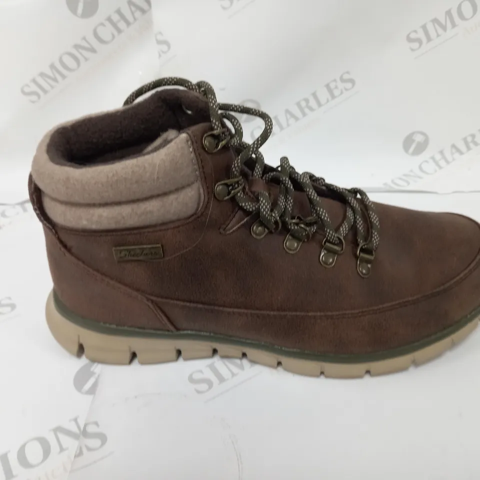 PAIR OF SKECHERS SYNERGY WARM BOOTS BROWN SIZE 6
