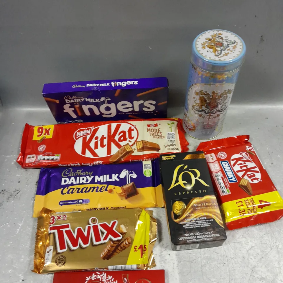 APPROXIMATELY 10 ASSORTED FOOD/DRINK PRODUCTS TO INCLUDE KITKAT, L'OR COFFEE, SHORTBREAD BISCUITS ETC - COLLECTION ONLY 