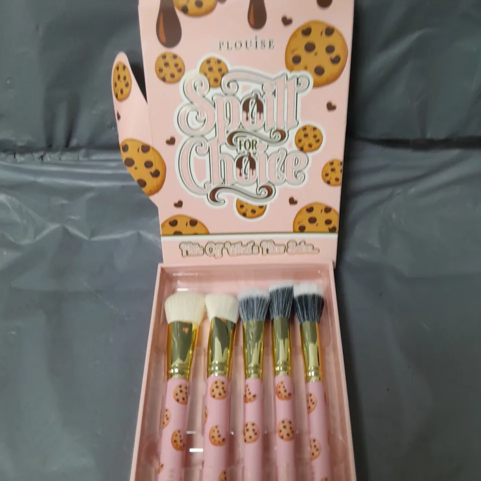 PLOUISE SPOILT FOR CHOICE BRUSH SET