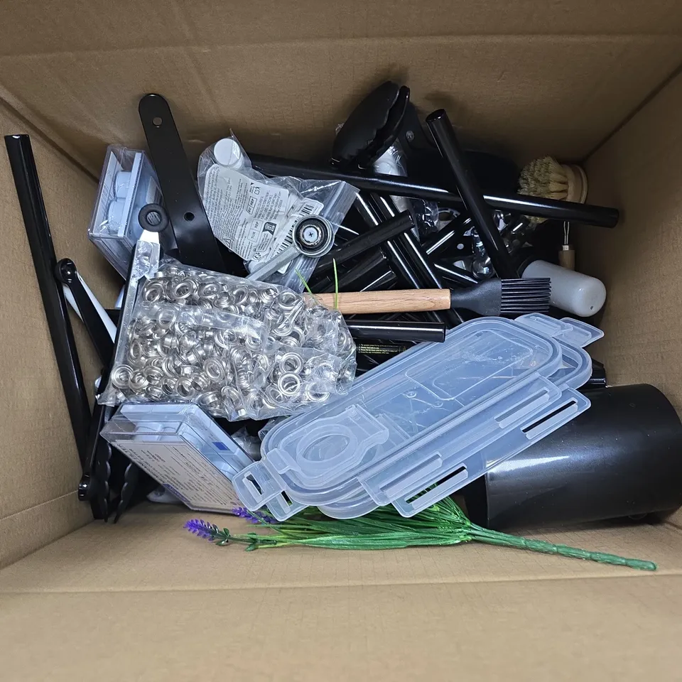 BOX OF APPROXIMATELY 20 ASSORTED HOUSEHOLD ITEMS TO INCLUDE INSTANT NAILS IN WHITE, SUPER GLUE AND A SPIRIT LEVEL