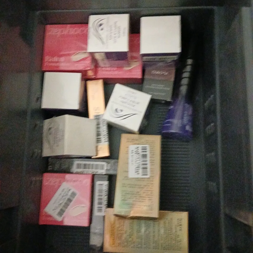 APPROXIMATELY 20 HEALTH AND BEAUTY PRODUCTS TO INCLUDE ZEPHOCO BALM FOUNDATION, LIPSTICKS AND KERATIN PURPLE AND BLUE HAIR MASK