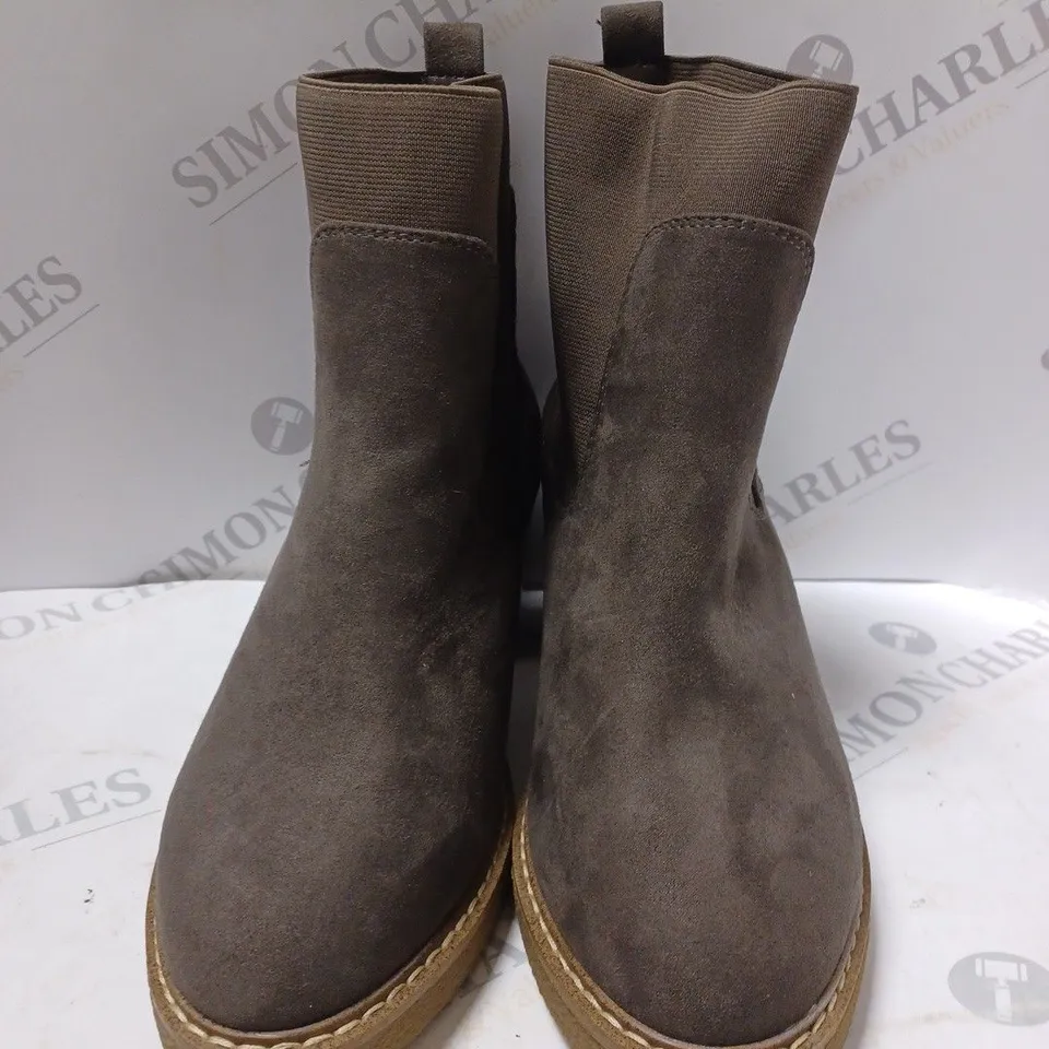 EVANS BROOKE ANKLE BOOTS, BROWN - SIZE 5