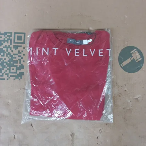 BAGGED MINT VELVET ULTIMATE COTTON SHORT SLEEVE CREW NECK T-SHIRT IN RED SIZE MEDIUM