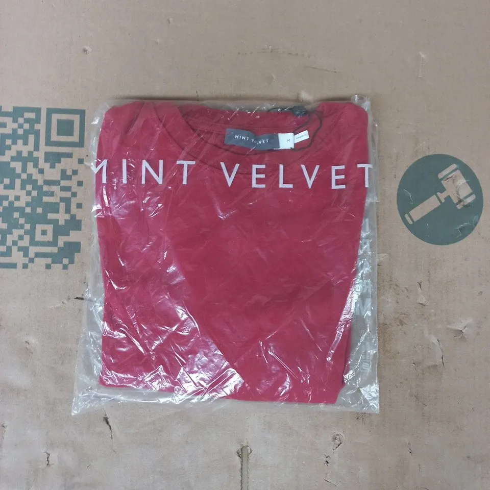 BAGGED MINT VELVET ULTIMATE COTTON SHORT SLEEVE CREW NECK T-SHIRT IN RED SIZE MEDIUM