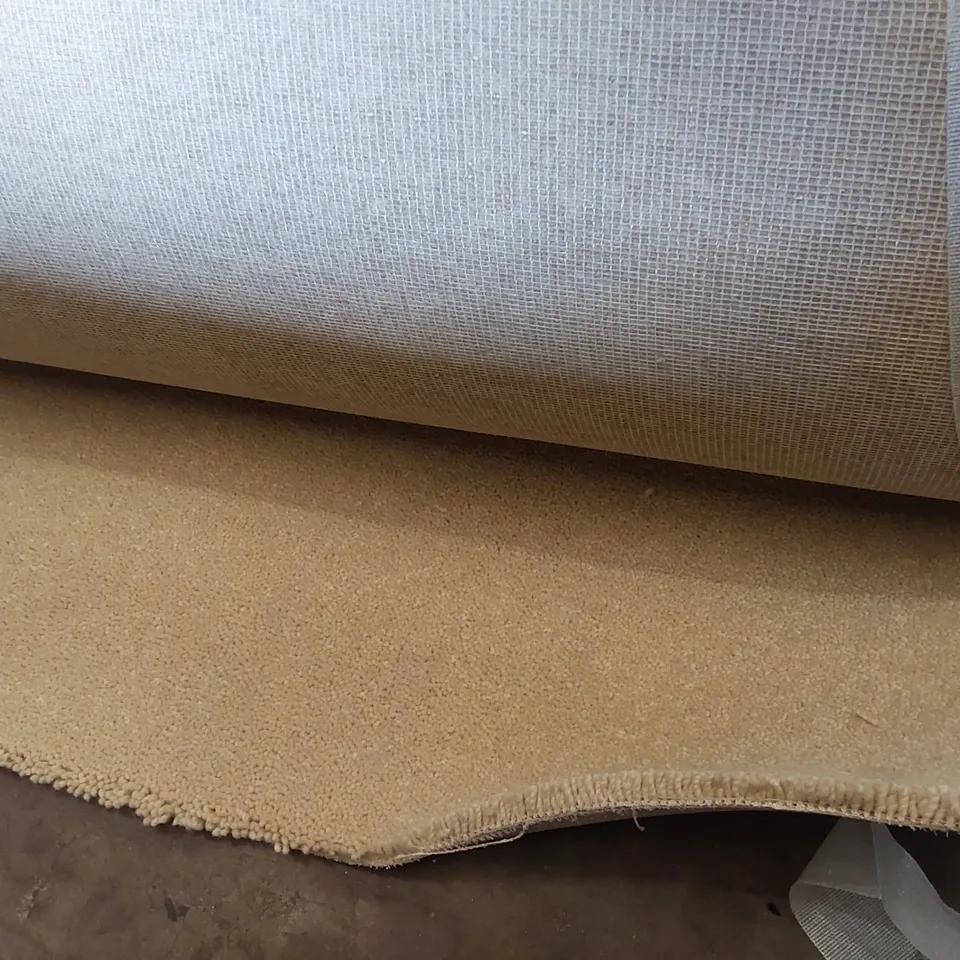 ROLL OF QUALITY SAXONS TRAIL CARPET - APPROXIMATELY 13.6 x 4m