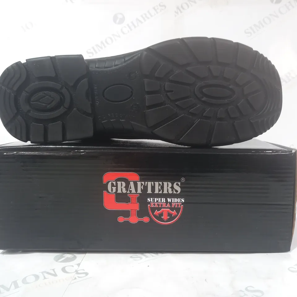 BOXED PAIR OF GRAFTERS SUPER WIDE EXTRA FITTING SAFETY SHOES IN BLACK EU SIZE 47