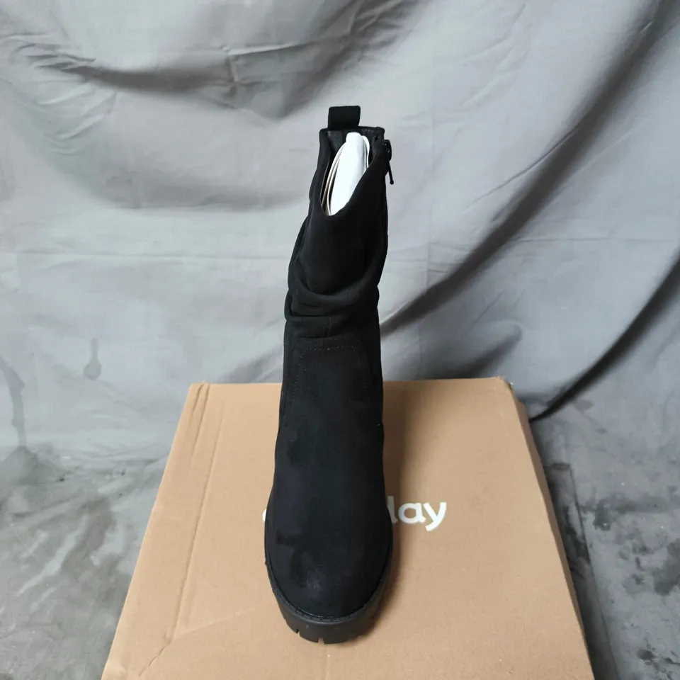 BLACK SUEDE ANKLE BOOTS WITH CHUNKY HEEL – UK 5 (EU 38)