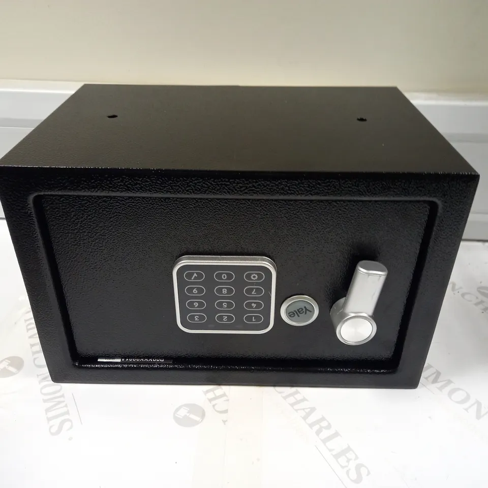 YALE SMALL ELECTRONIC SAFE 