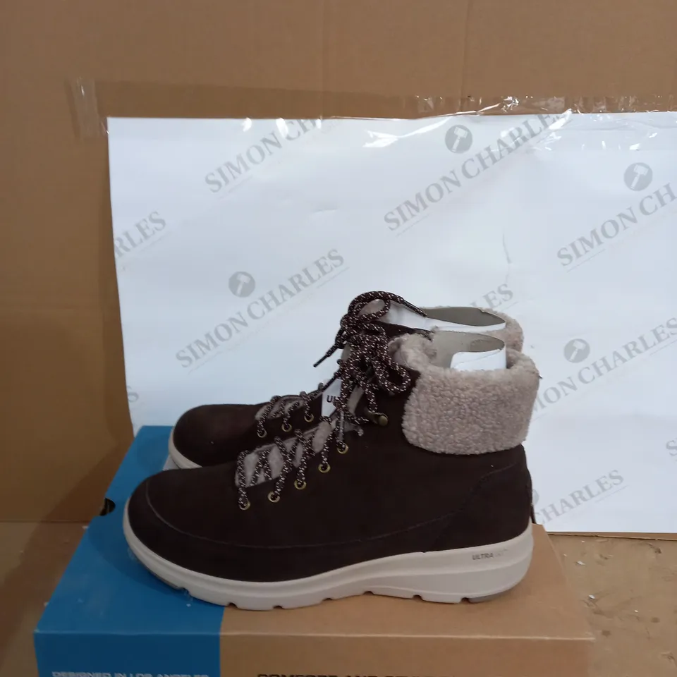 SKECHERS GLACIAL ULTRA SUEDE LACE UP BOOT - SIZE 8