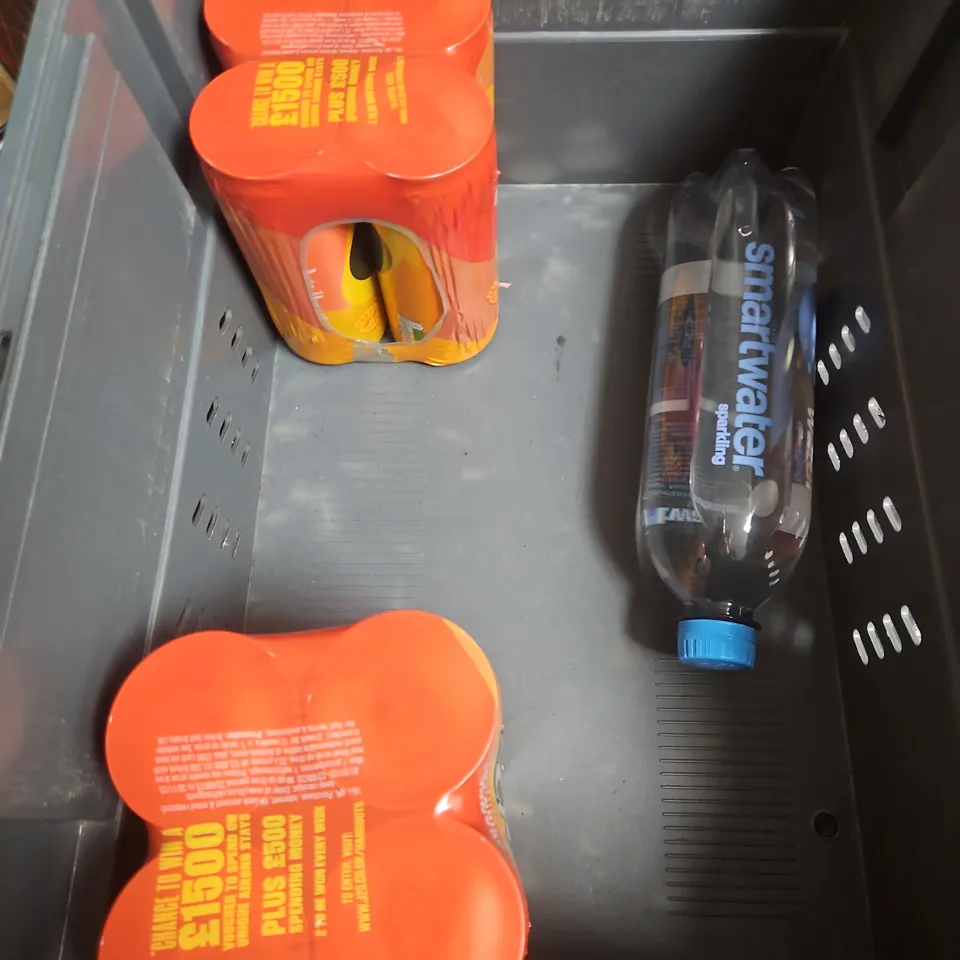 APPROXIMATELY 10 ASSORTED FOOD ITEMS TO INCLUDE - J20 ORANGE & PASSIONFRUIT - KINDER BUENO - FRUIT SHOOT SUMMER FRUITS - ETC