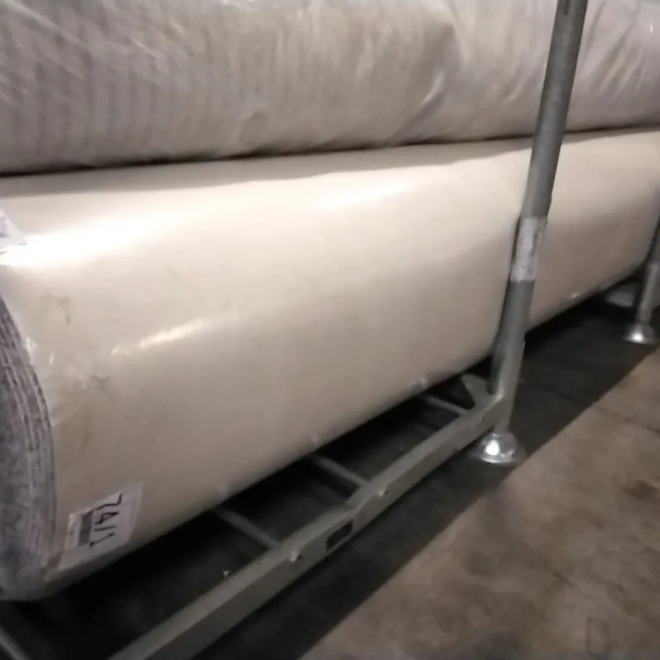 ROLL OF CINCINNATI CARPET APPROXIMATELY 4X30.50M